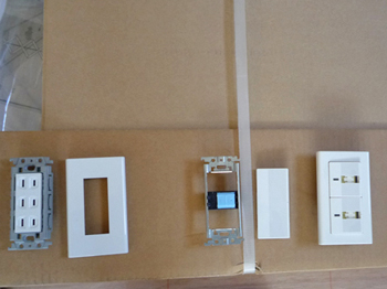 コンセントプレート